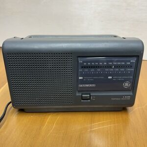 Vintage GE Model 7-2662C 2-Band AM/FM AC/DC Radio Receiver  Works antenna broke